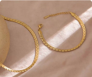 Gold Minimalist Necklace and Bracelet set.
