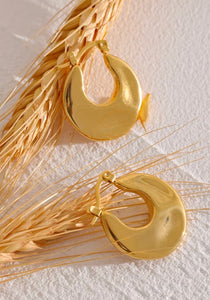 Gold Everyday Clasp Earrings