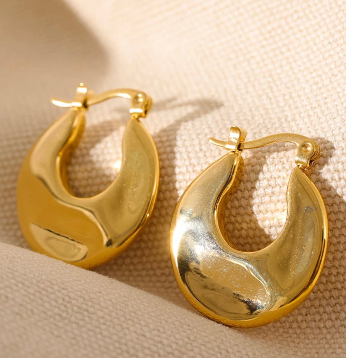 Gold Everyday Clasp Earrings