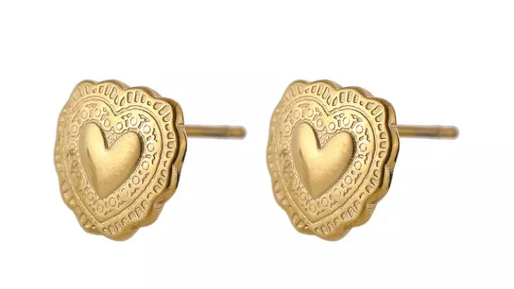 Gold Everyday Heart Stud.