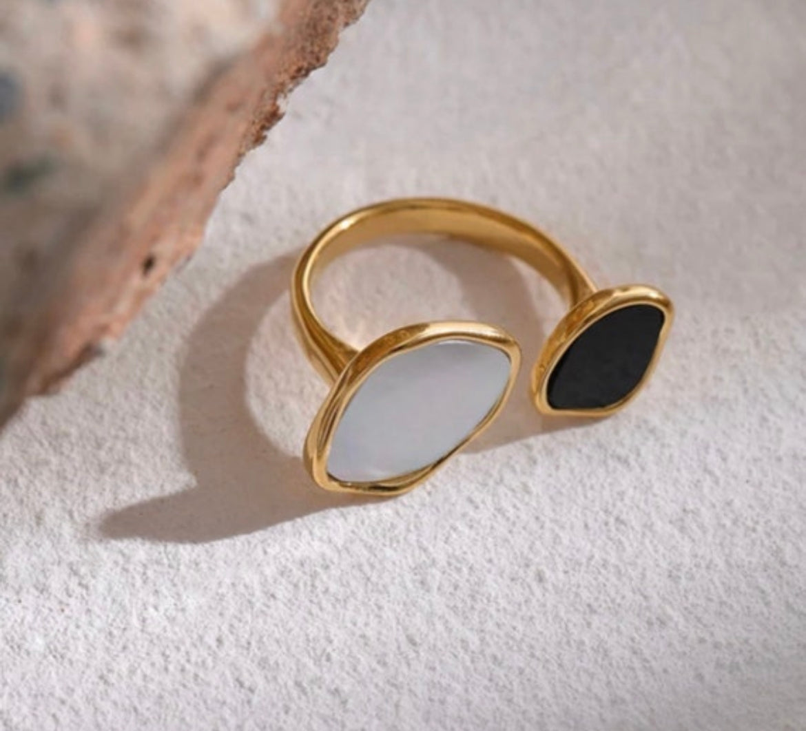 Gold Unique Shell Ring